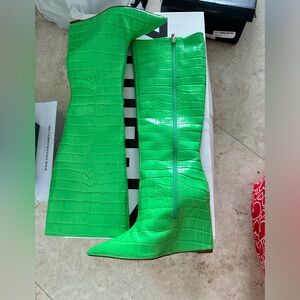 In excellent condition. Green Schutz boots